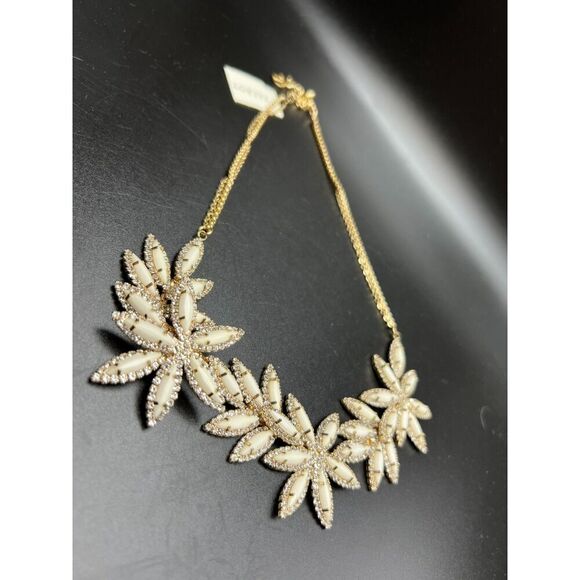 Talbots Overlapping Flower Necklace - Picture 5 of 9